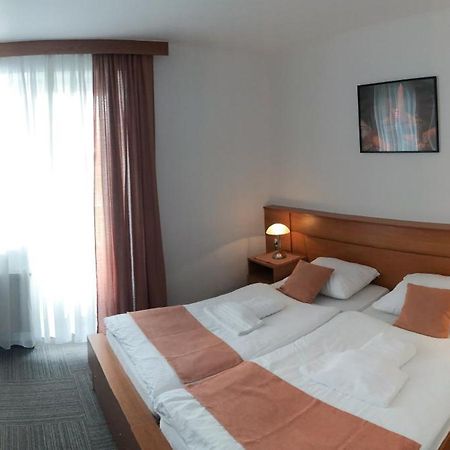 Restavracija In Prenocisca Carda Hotell Martjanci Exteriör bild