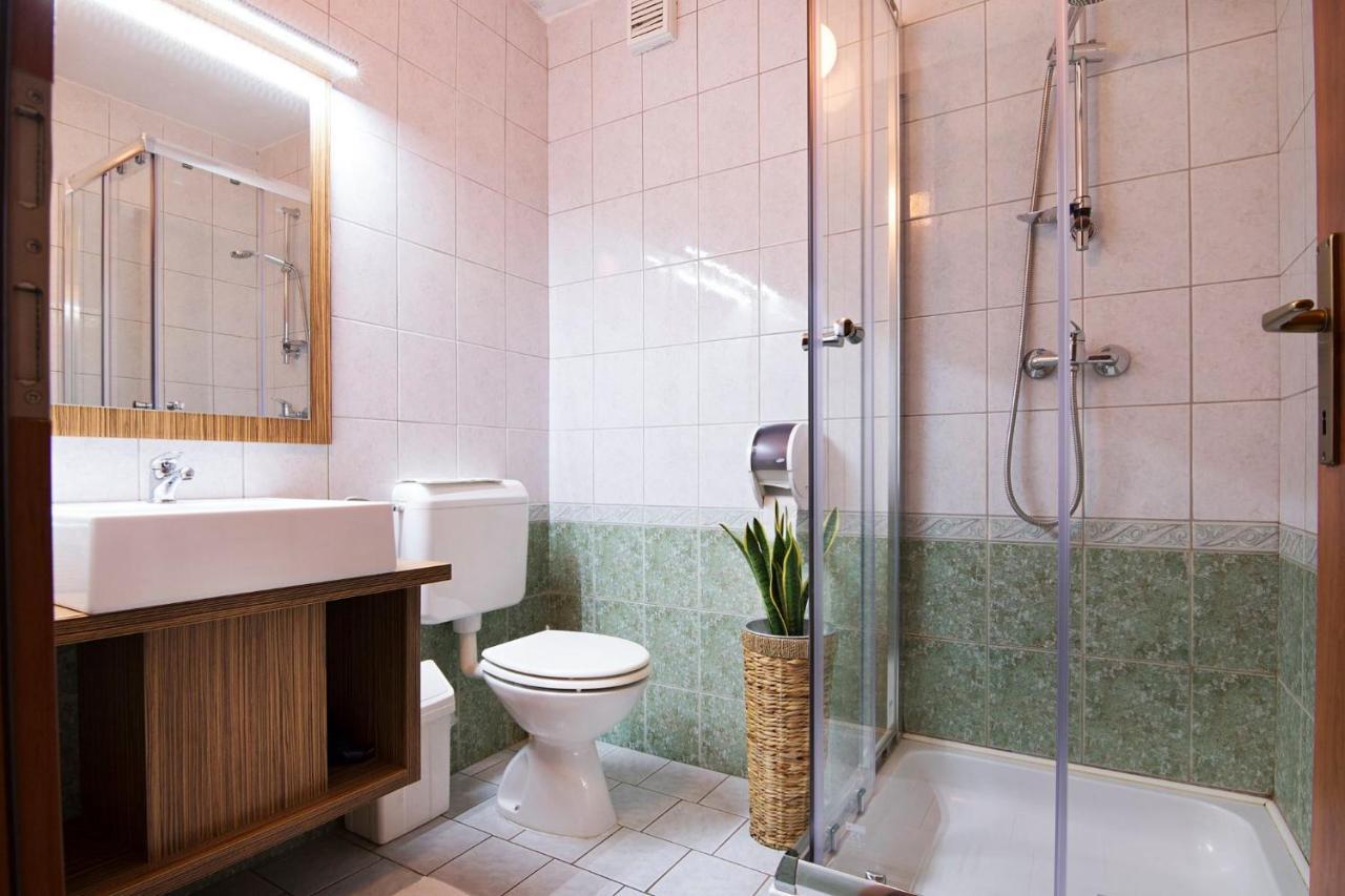 Restavracija In Prenocisca Carda Hotell Martjanci Exteriör bild
