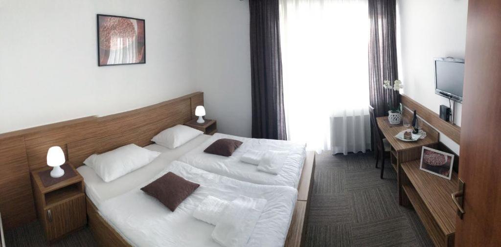 Restavracija In Prenocisca Carda Hotell Martjanci Exteriör bild