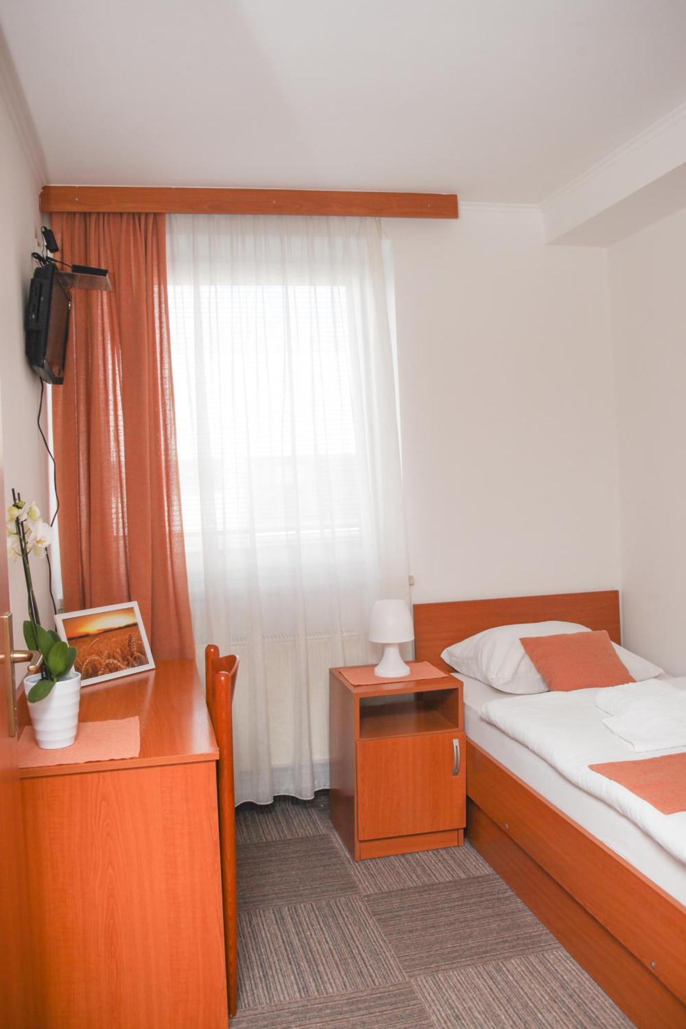 Restavracija In Prenocisca Carda Hotell Martjanci Exteriör bild
